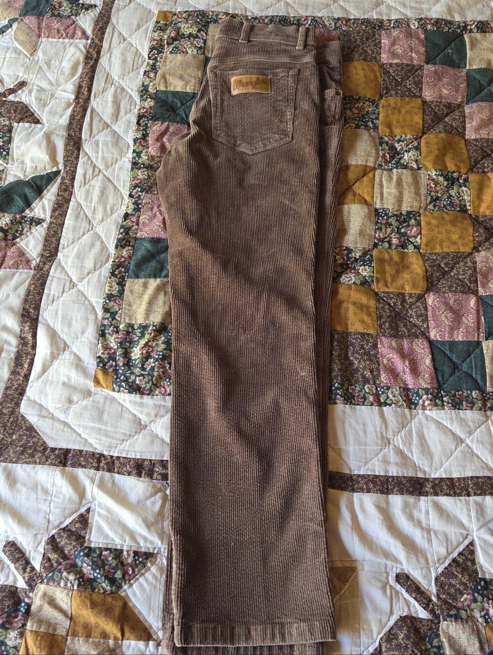 Wrangler Men’s Straight-Leg Corduroy Pants — Brown